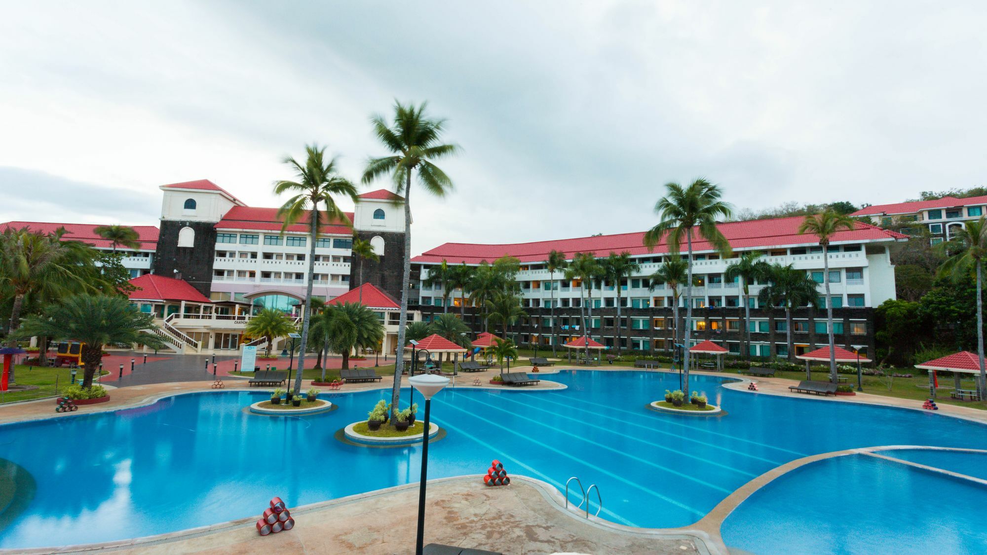 Canyon Cove Hotel And Spa Nasugbu Exterior foto